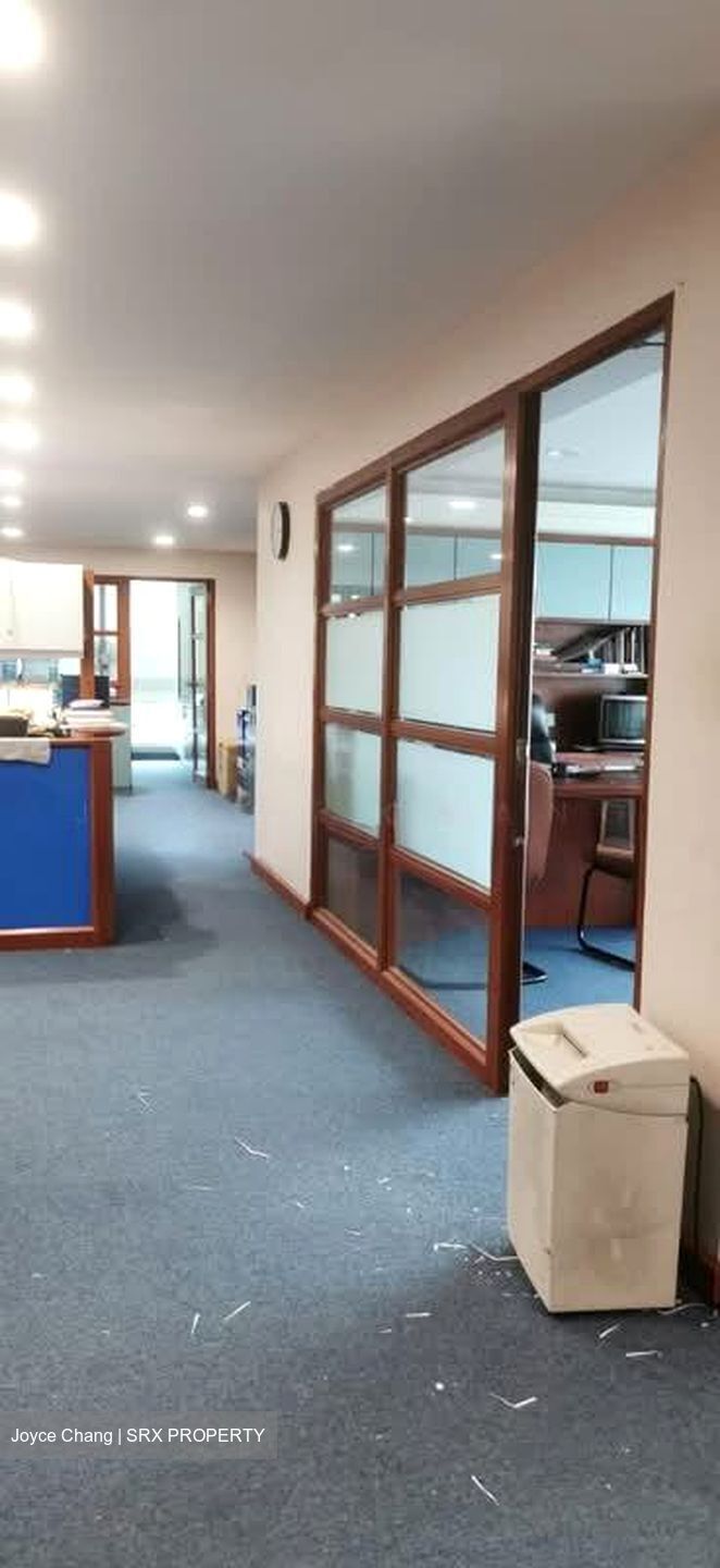 High Street Centre (D6), Office #604748061